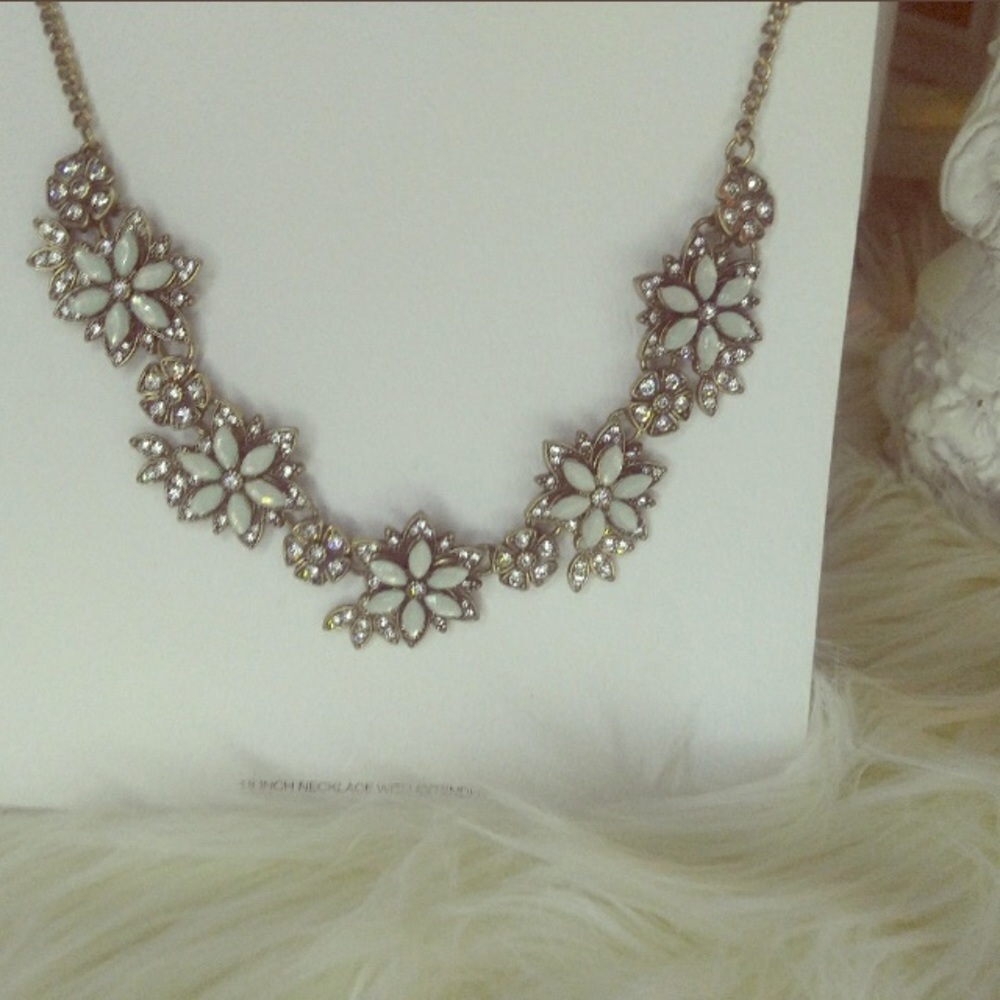 Flora necklace